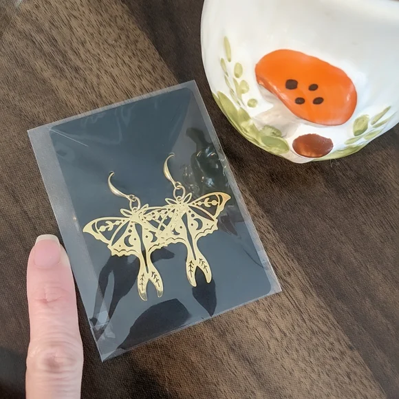 Luna Moth earrings BNIP stainless steel - Picture 2 of 2